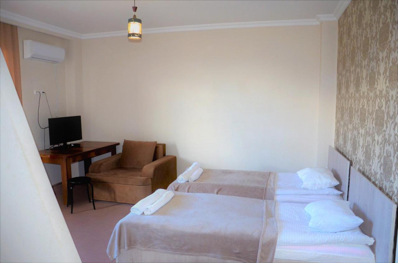 Gh Sanapiro Hotel เทลาวี ภายนอก รูปภาพ